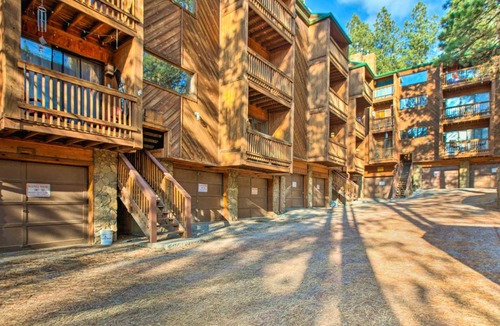 Angel Fire Apartment | Quaint Angel Fire Condo - Walk to Ski Lift!