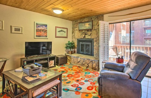 Angel Fire Apartment | Quaint Angel Fire Condo - Walk to Ski Lift!