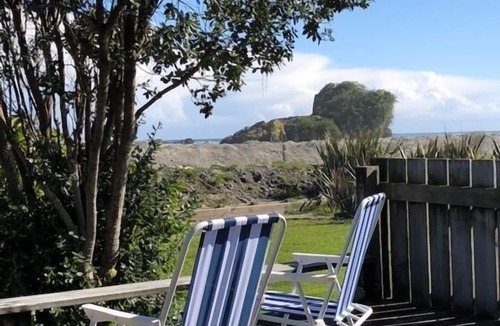 Ngakawau House | Quaint beachfront cottage. Sunny deck and views.