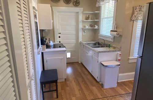 DeLand House | Quaint Bungalow walking distance to downtown DeLand, 2 weeks maximum Stay