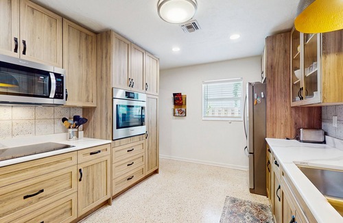 River District House | Quaint bungalow with unique swim spa w/hot tub, outdoor shower & enclosed yard