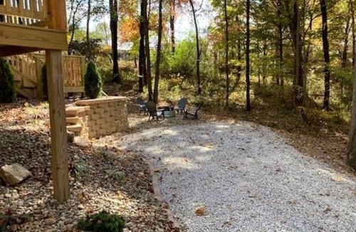 Birdseye Cabin | Quaint Cabin with Lofted Interior, Spa and BBQ in Indiana