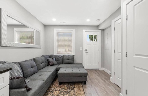 Kingman Park Hotel | Quaint City flat+Urban Oasis+NearCapitol Hill+PRKG