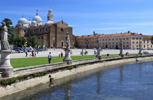 Cornoleda Cottage | Quaint Cottage in Cornoleda with Garden only 1 hour away to Venice