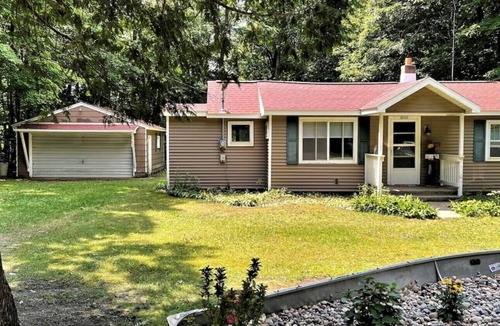 Rapid River Cottage | Quaint Cottage on the Sandy Shores of Lake Michigan