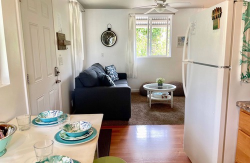 Pauwela Cottage | Quaint COTTAGE ~ Walk To Coffee shop, nearby Road to Hana & Haleakala
