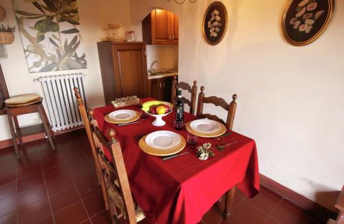 Scheggia House | Quaint cottage with pool