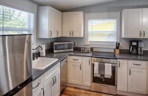 St. Augustine House | Quaint Cottage with Private Pool-Walk to Everything