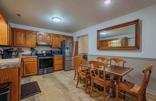 Florence House | Quaint Creekside Ranch Home, King + Queen Beds, Acreage, Fireplace, Pet Friendly