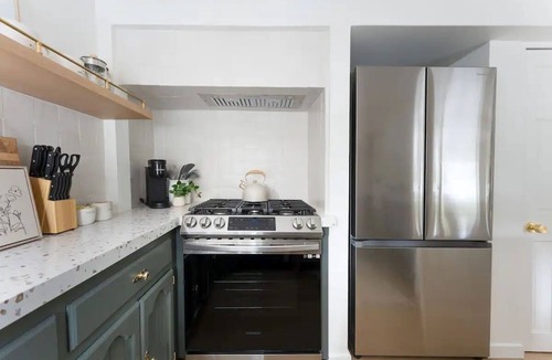 Twin Peaks Cabin | Quaint Designer 2-bedroom cabin in Lake Arrowhead