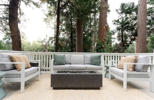 Twin Peaks Cabin | Quaint Designer 2-bedroom cabin in Lake Arrowhead