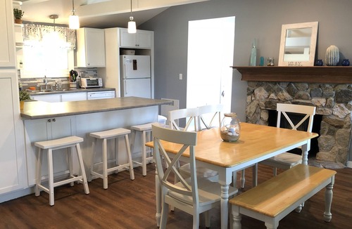 Dunbarton Cottage | Quaint Dunbarton Waterfront Cottage
