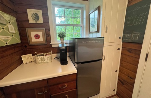 Kirksville Cottage | Quaint Guest Cottage