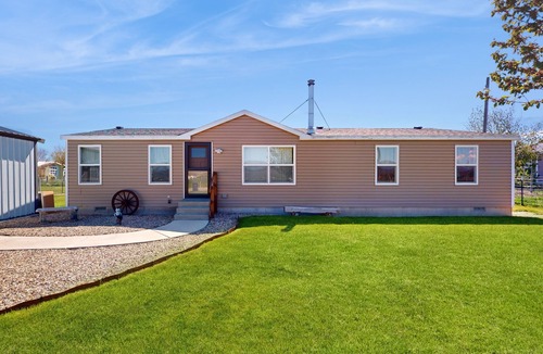 Oakley House | Quaint home with firepit, gas grill, WiFi, dog-friendly