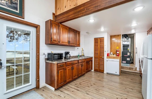 Au Gres House | Quaint Lake Cottage Perfect to Reconnect with Nature in Michigan