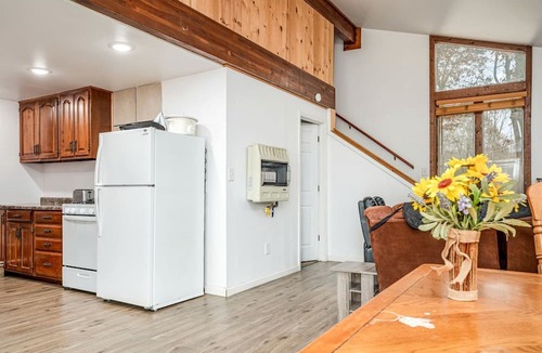 Au Gres House | Quaint Lake Cottage Perfect to Reconnect with Nature in Michigan