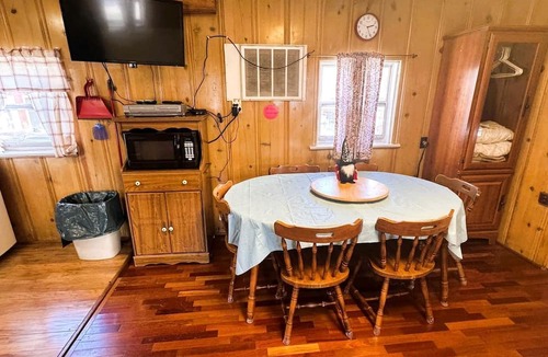Rockaway Beach Cabin | Quaint Lakeside Cabin for a Memorable Fishing Trip to Lake Taneycomo in Rockaway Beach, Missouri
