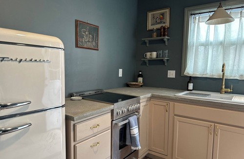 Shepherdstown Cottage | Quaint Mini Cottage in Shepherdstown - Walking Distance