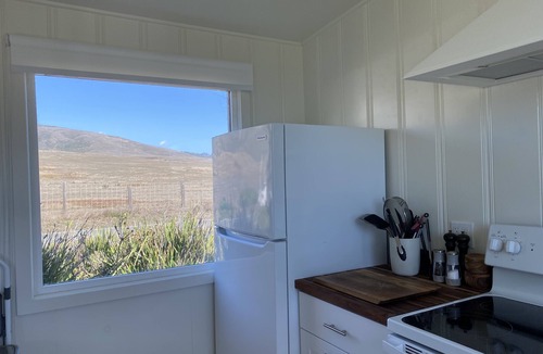 Bodega Bay Cottage | Quaint Ocean Getaway, Walk to Beach, Dogs Invitedn