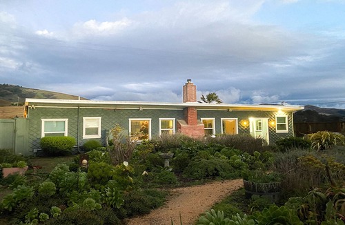 Bodega Bay Cottage | Quaint Ocean Getaway, Walk to Beach, Dogs Invitedn