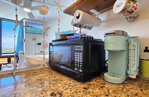 Waikiki Apartment | Quaint Ocean View Corner Studio - WAIKIKI GRAND HOTEL® 807