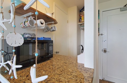Waikiki Apartment | Quaint Ocean View Corner Studio - WAIKIKI GRAND HOTEL® 807