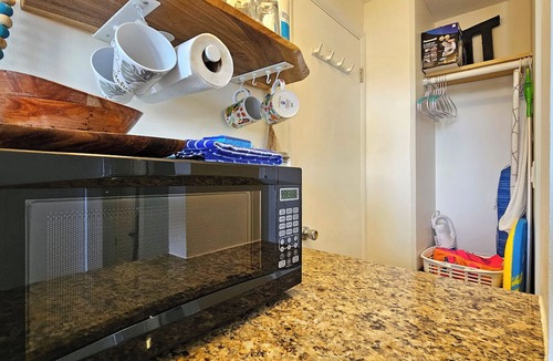 Waikiki Apartment | Quaint Ocean View Corner Studio - WAIKIKI GRAND HOTEL® 807