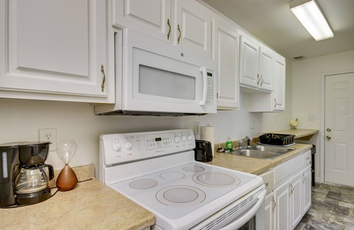 Orangeburg House | Quaint Orangeburg Townhome Near Hospitals & Campus