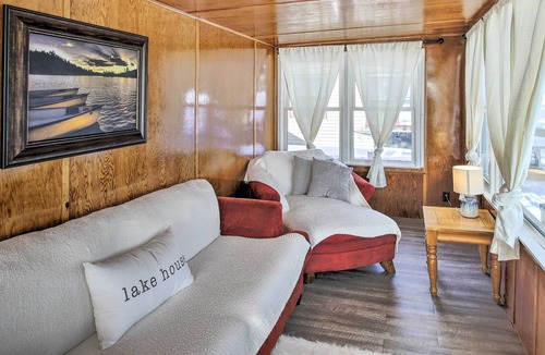 Shawano Cabin | Quaint & Pet-Friendly Cabin on Shawano Lake!