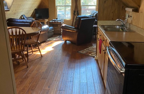 Cimarron Cabin | Quaint, Quiet and Cozy Cottage in the Mountains