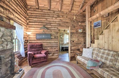 Candler House | Quaint & Quiet Belleview Cabin on 35 Acres!