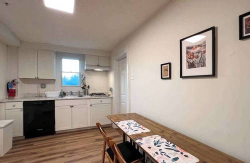 Cliffwood House | Quaint Renovated Single Family