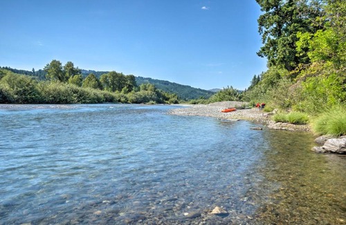 Brookings House | Quaint Riverside Reprieve w/Kayaks + Floats!