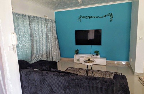 Gaborone House | Quaint secure 3-bedroom house with AC in charming Gaborone