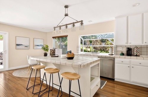Newhall House | Quaint Single-Story Hilltop Home (Granada Hills)