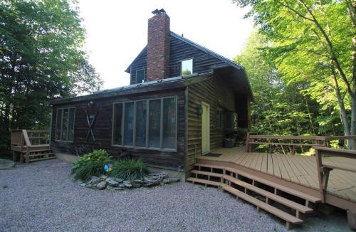 Moscow House | Quaint Stowe Cabin
