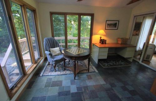 Moscow House | Quaint Stowe Cabin