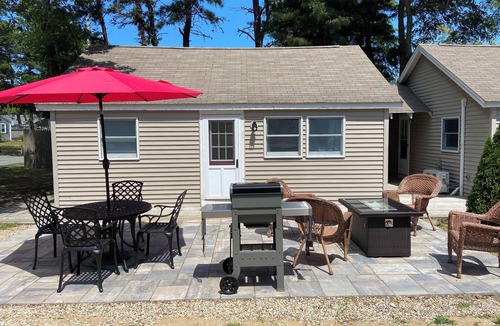 Bass River Cottage | Quaint Tiny Cottage -"Salty Sandpiper Cottage" - 1/2 mile2beach Dog Friendly