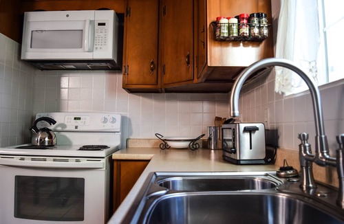 Hilton Cottage | Quaint Vacation Rental- Peaceful Cottage by Lake Ontario, Rochester, Hilton, NY