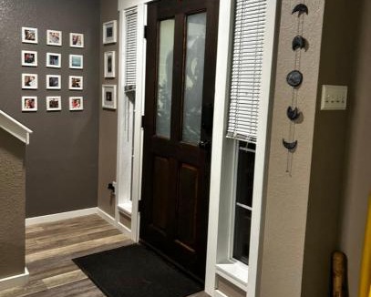 Kyle House | Quaint & Vivacious Room-Queen
