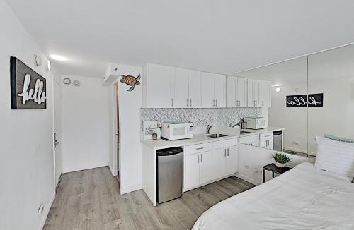 McCully - Moiliili Apartment | Quaint Waikiki Monarch Studio