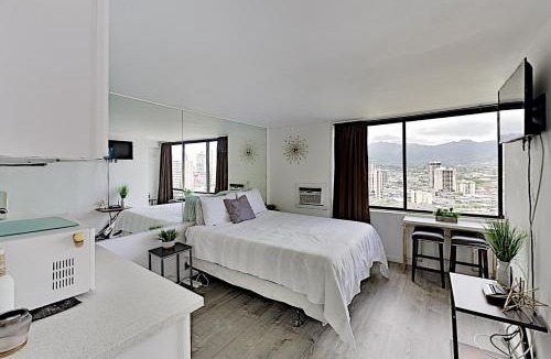 McCully - Moiliili Apartment | Quaint Waikiki Monarch Studio