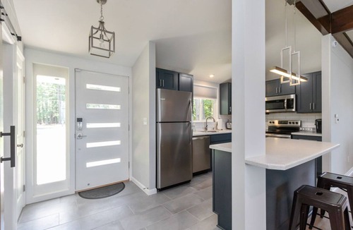 Mount Holly House | Quaint waterfront home with private beach