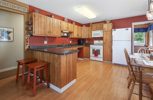 McGregor Cabin | Quaint Year Round Cabin with Access to Lake Minnewawa.