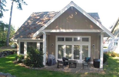 Regional District of Nanaimo Villa | Qualicum Landing Family Home
