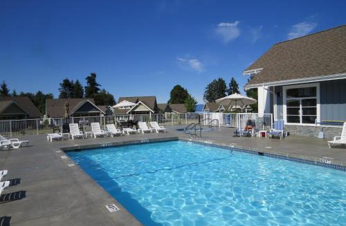 Regional District of Nanaimo Villa | Qualicum Landing West Coast Cottage