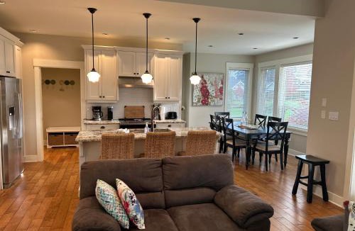 Regional District of Nanaimo Villa | Qualicum Landing West Coast Cottage