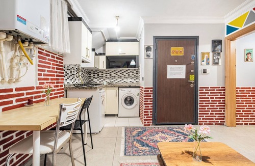 Celiktepe Mahallesi House | Quality & Comfy Central Apartment “Whole Place” with Delightful AC