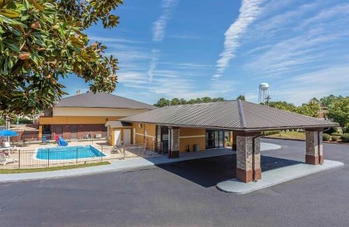 Southern Pines Hotel | Quality Inn Aberdeen