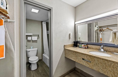 Bowling Green Hotel | Quality Inn Bowling Green South